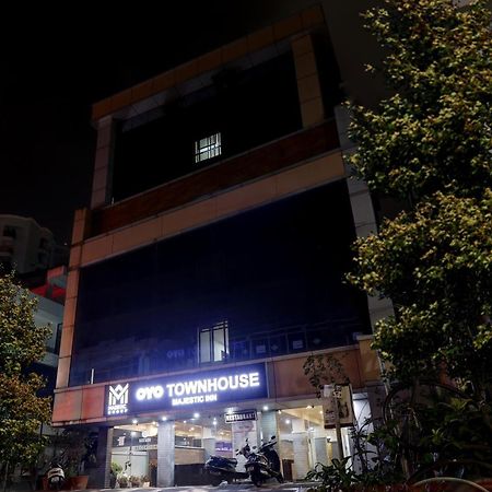 Kochi Oyo Townhouse 595 Majestic Inn מראה חיצוני תמונה