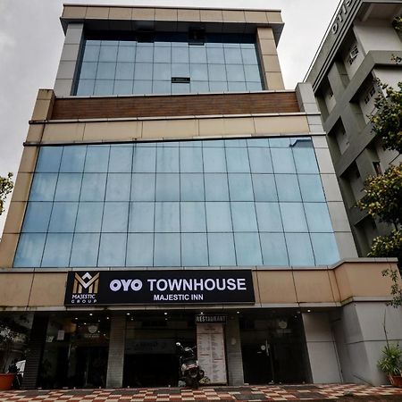 Kochi Oyo Townhouse 595 Majestic Inn מראה חיצוני תמונה
