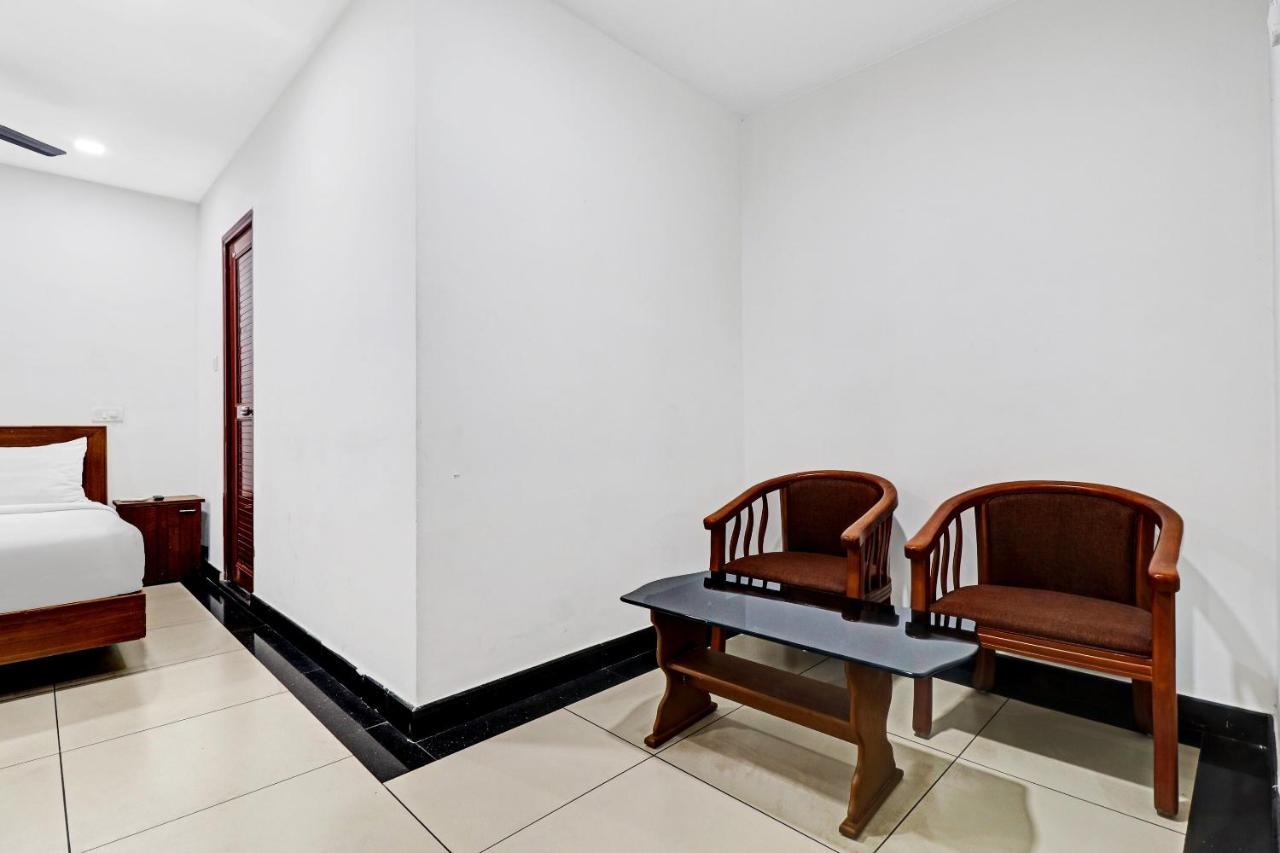 Kochi Oyo Townhouse 595 Majestic Inn מראה חיצוני תמונה